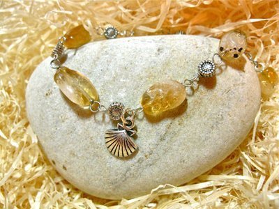 Citrine shell bracelet for confidence in success and achievement