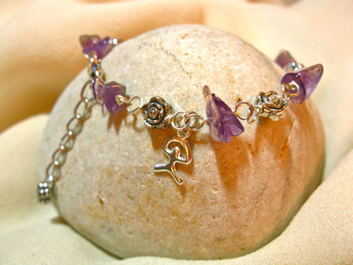 Amethyst charm bracelet + Indalo for wellness