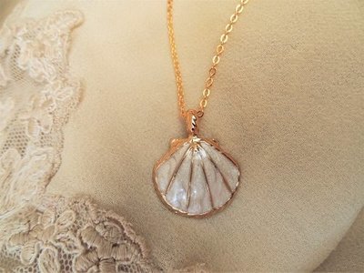 Jewelry necklace to boost confidence - shell, gold plate