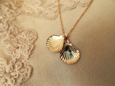 Camino jewellery scallop shell necklace ~ gold filled