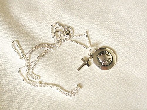 Scallop shell in ring + cross necklace ~ travel safe