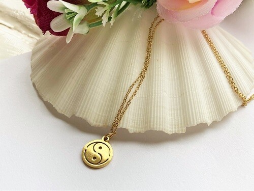 Help calm anxiety with this Yin Yang necklace