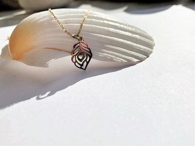Stress relief necklace with Buddhi leaf