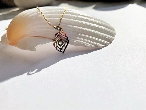 Stress relief necklace with Buddhi leaf