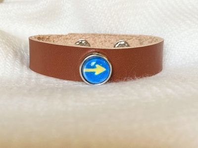 Camino Yellow Arrow bracelet - Dark Blue on Brown leather