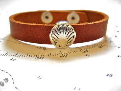 Camino de Santiago concha scallop shell charm bracelet - leather