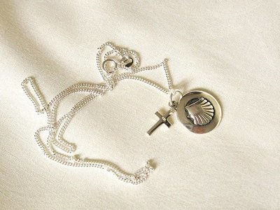 Scallop shell in ring + cross necklace ~ travel safe