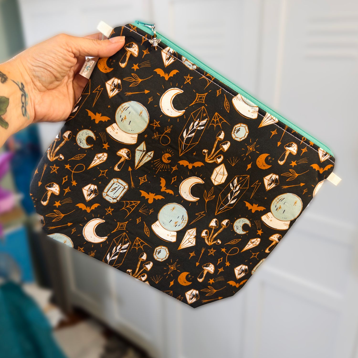 Magic Spells in Onyx, Choose your size: Tall Wedge