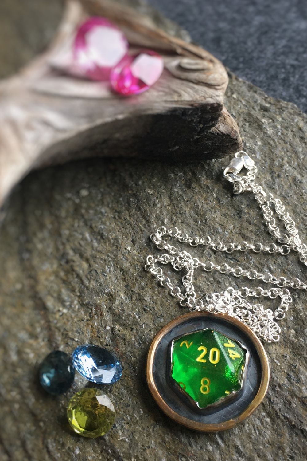 Glittering Green d20 Amulet
