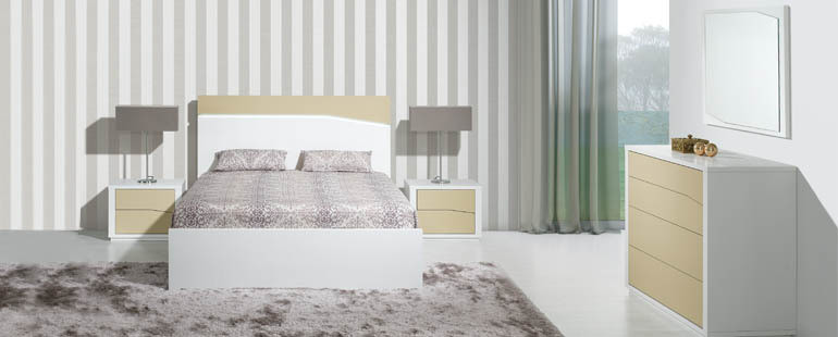 Cama casal elevatória + 2 mesas de cabeceira + comoda + moldura