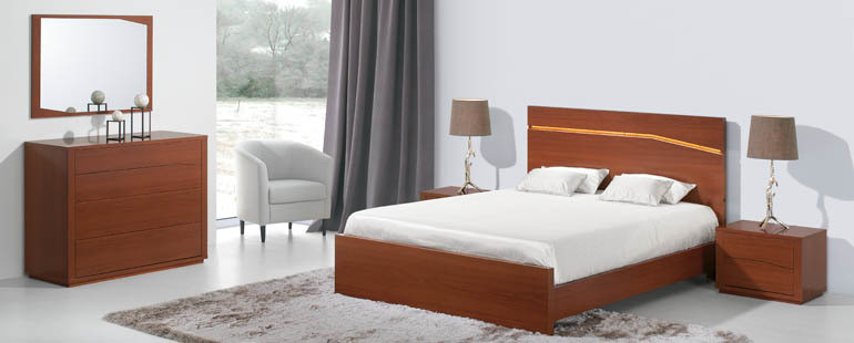 Cama casal simples + 2 mesas cabeceira + comoda c/ moldura