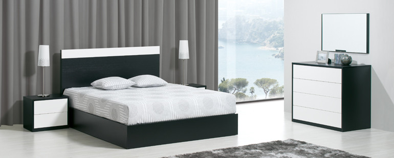 Cama casal elevatória + 2 mesas de cabeceira + comoda c/ moldura