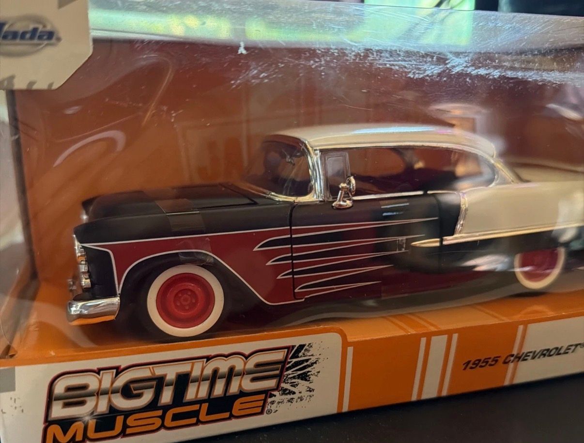 1:24 1955 Chevrolet Bel Air (Black/White with Red Flames) Jada 33546