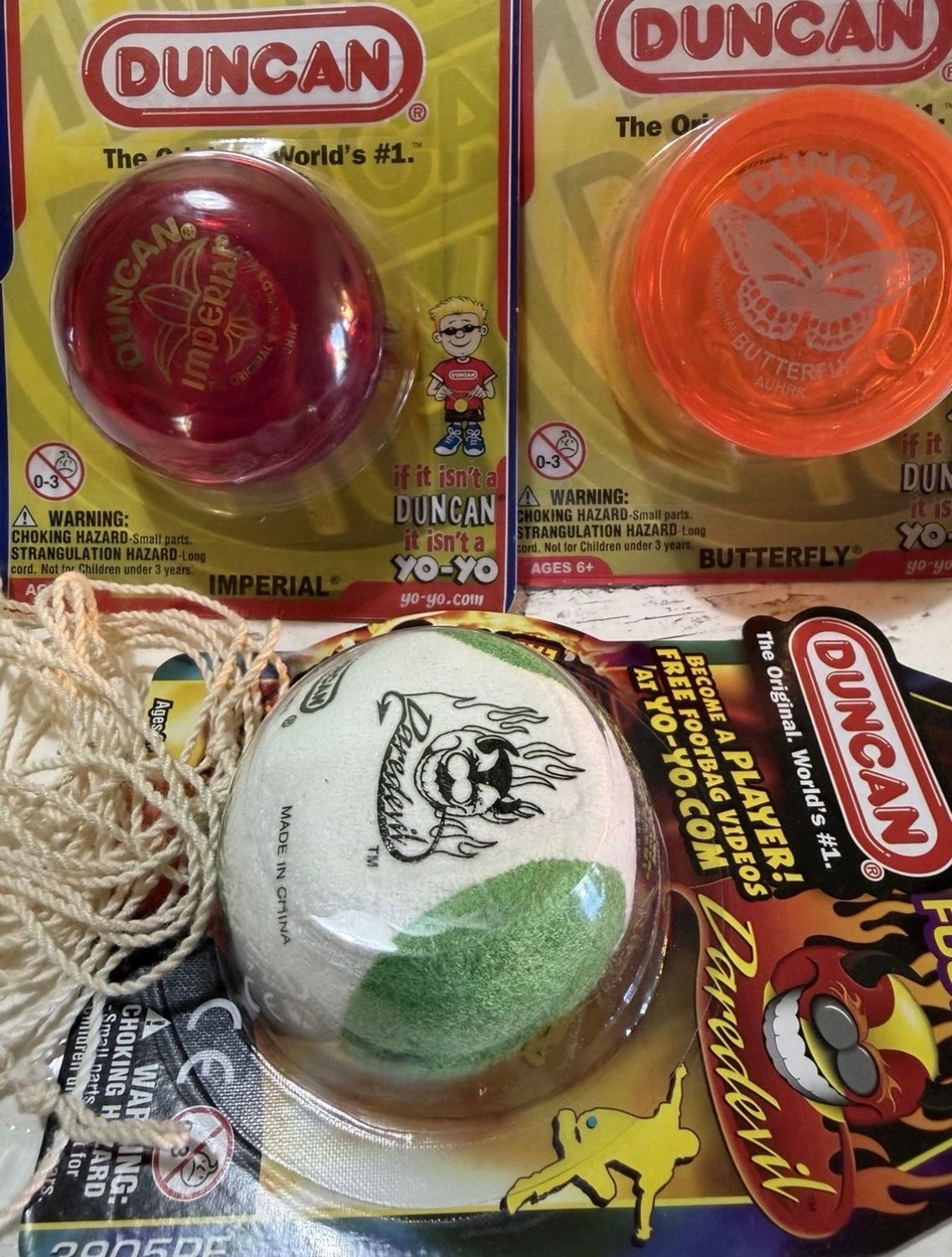 Children’s pack Duncan Imperial &amp; Butterfly yoyo strings and a Footbag (hakisac)
