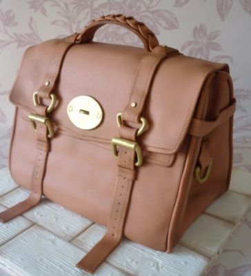 Designer Handbag (by The Designer Cake Company)
