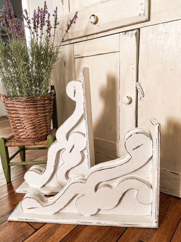 Large Chippy White Corbel FREE SHIPPING