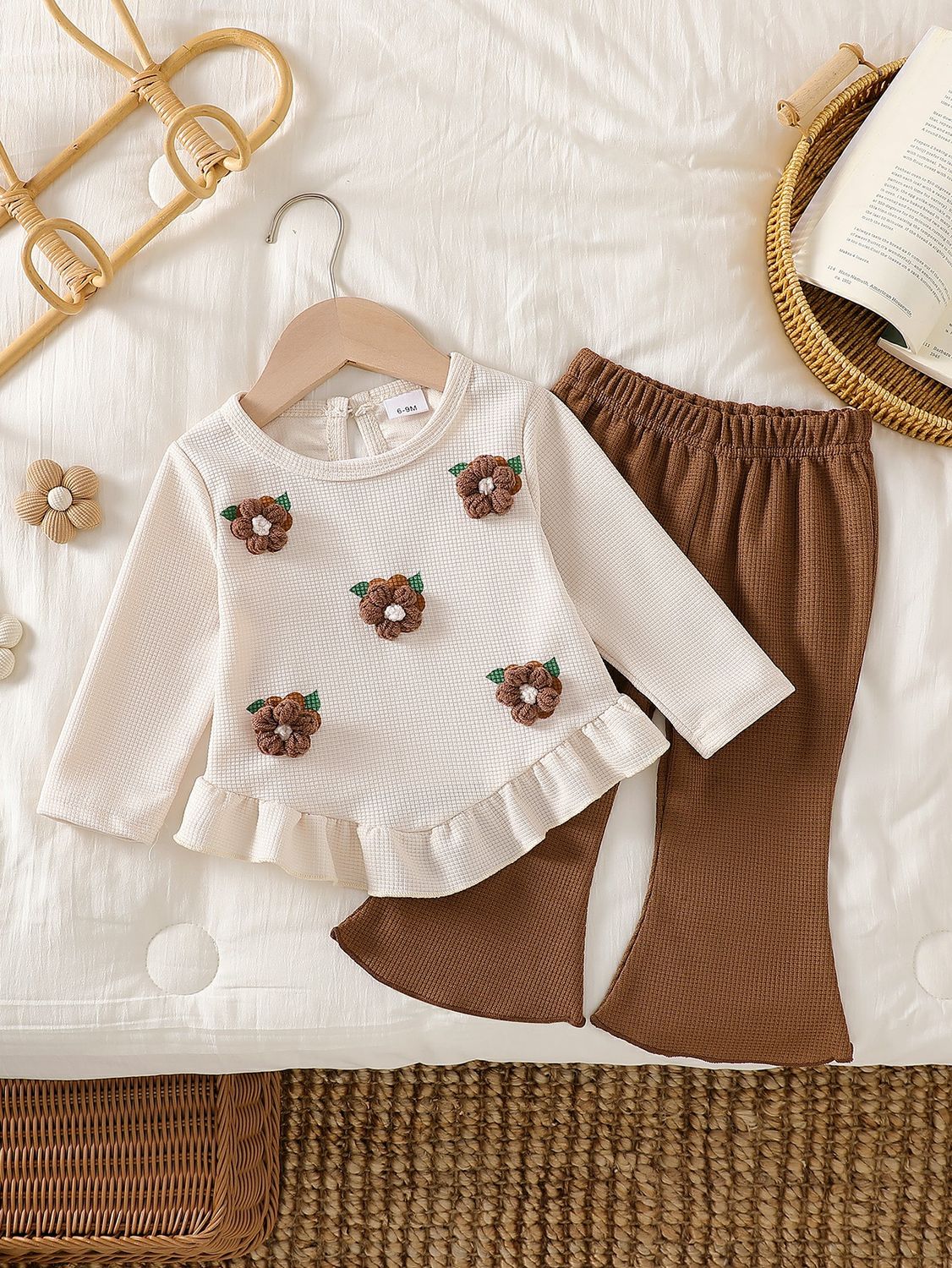 Baby girl two-piece autumn and winter printed round neck long sleeved ruffled T-shirt and elastic waisted brown bell bottom pant