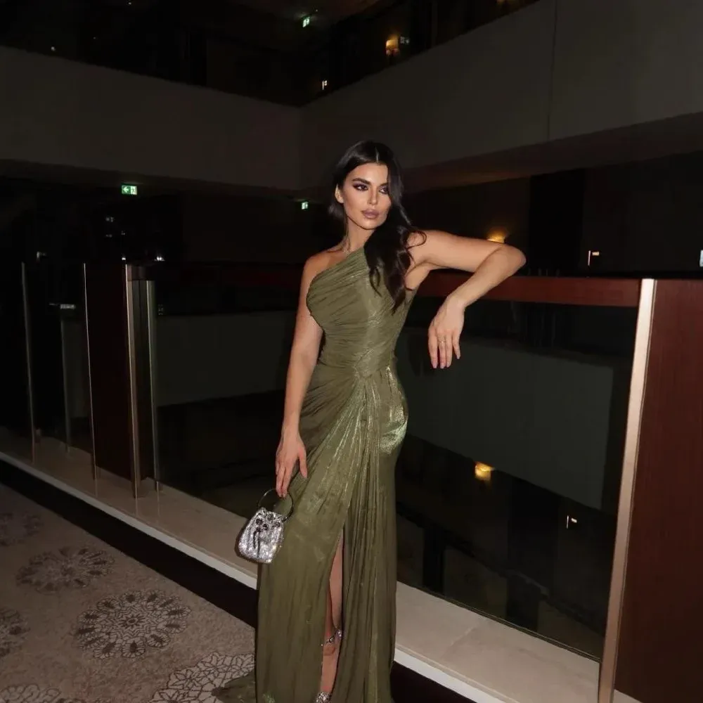 Corseted, Pleated Evening Dress with Flowing Ribbons and Sparkling Details for Women