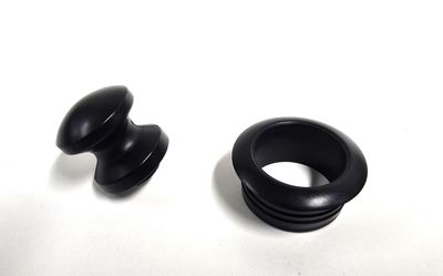 Push-Lock Mini Druckknopf mit Rosette für Bravia – schwarz Push-Lock Mini Druckknopf mit Rosette für Bravia – schwarz