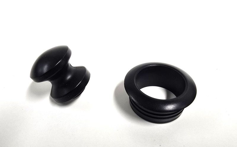 Push-Lock Mini Druckknopf mit Rosette für Bravia – schwarz Push-Lock Mini Druckknopf mit Rosette für Bravia – schwarz
