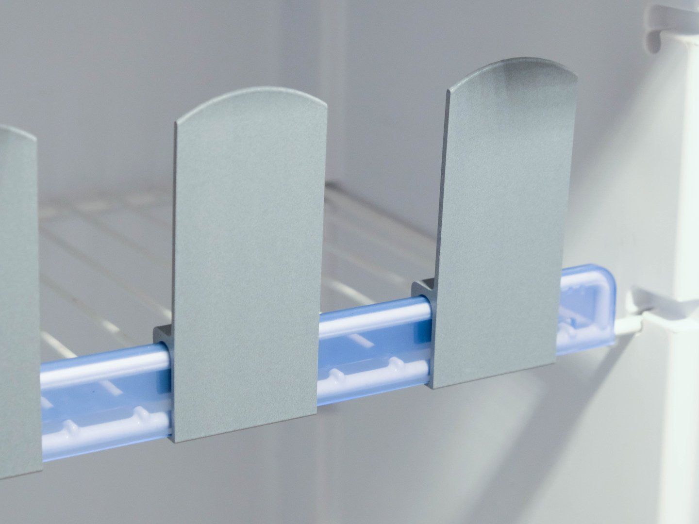 Rausfallschutz für Vitrifrigo Slim Tower Kühlschrank Rausfallschutz für Vitrifrigo Slim Tower Kühlschrank