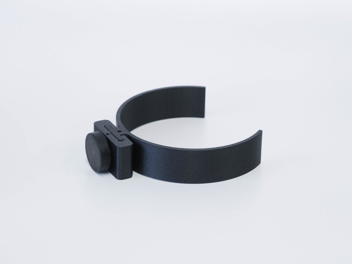 Schlauchhalter mit Magnetfuß für 80-mm-Lüftungsschlauch