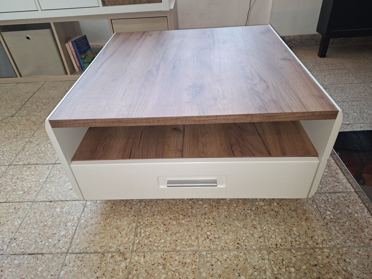 Avensis dohányzóasztal magasfényű 2 fiókos