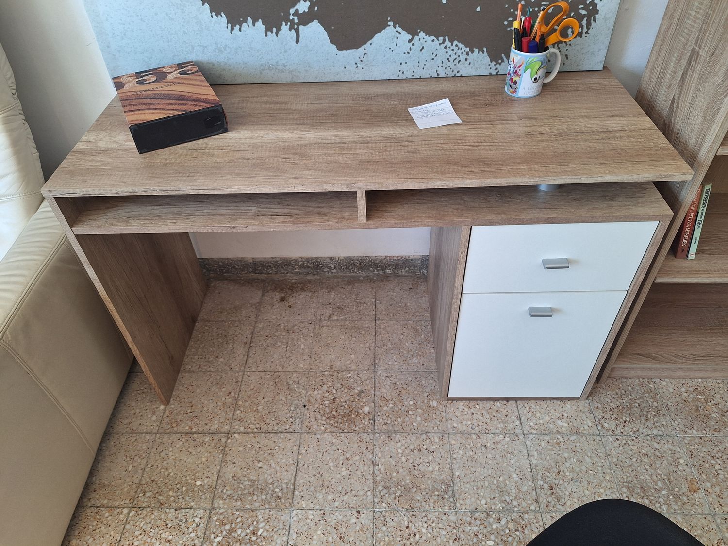 Tölgyfamintás fiókos íróasztal