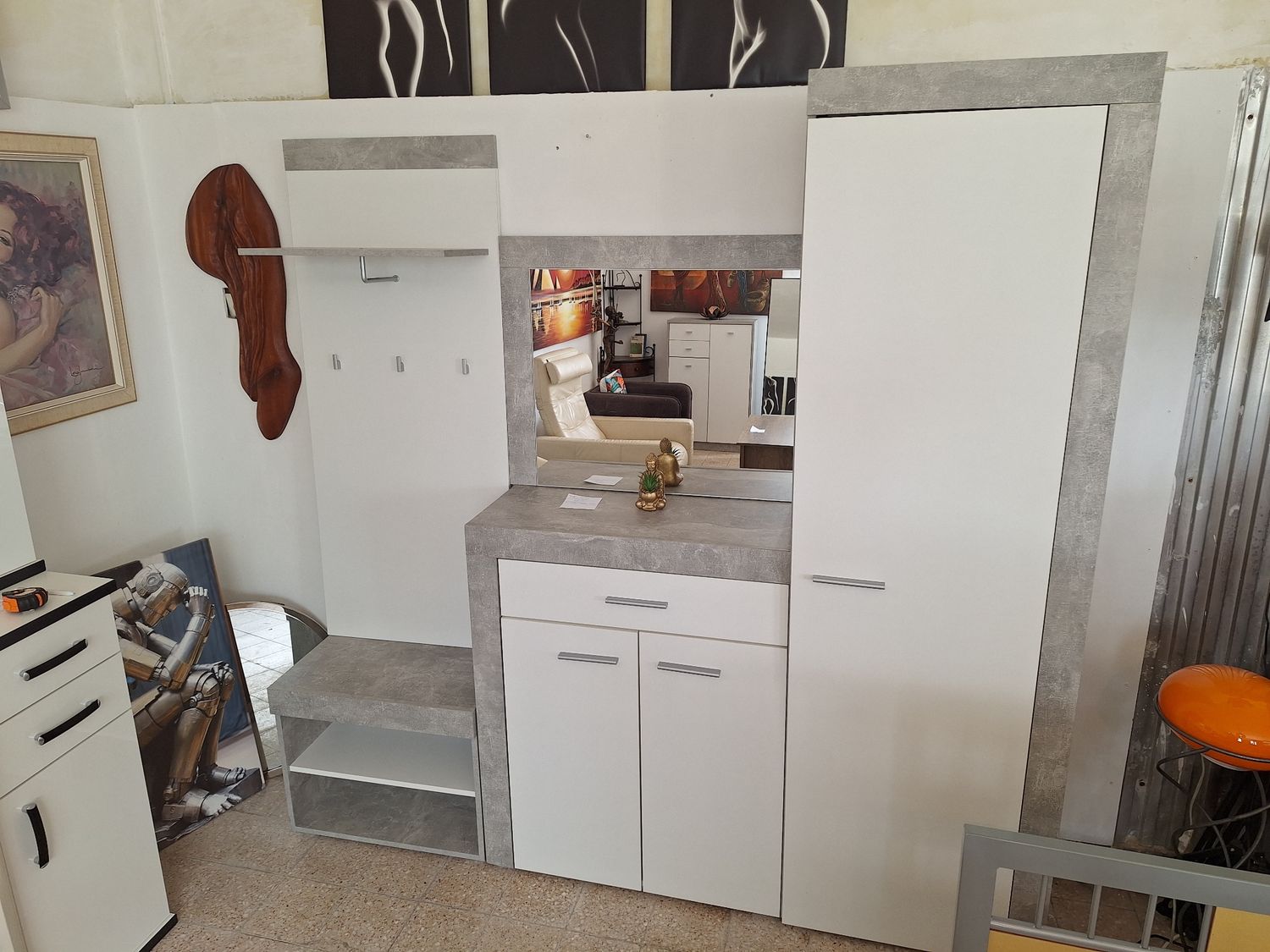 Beton hatású előszoba fal