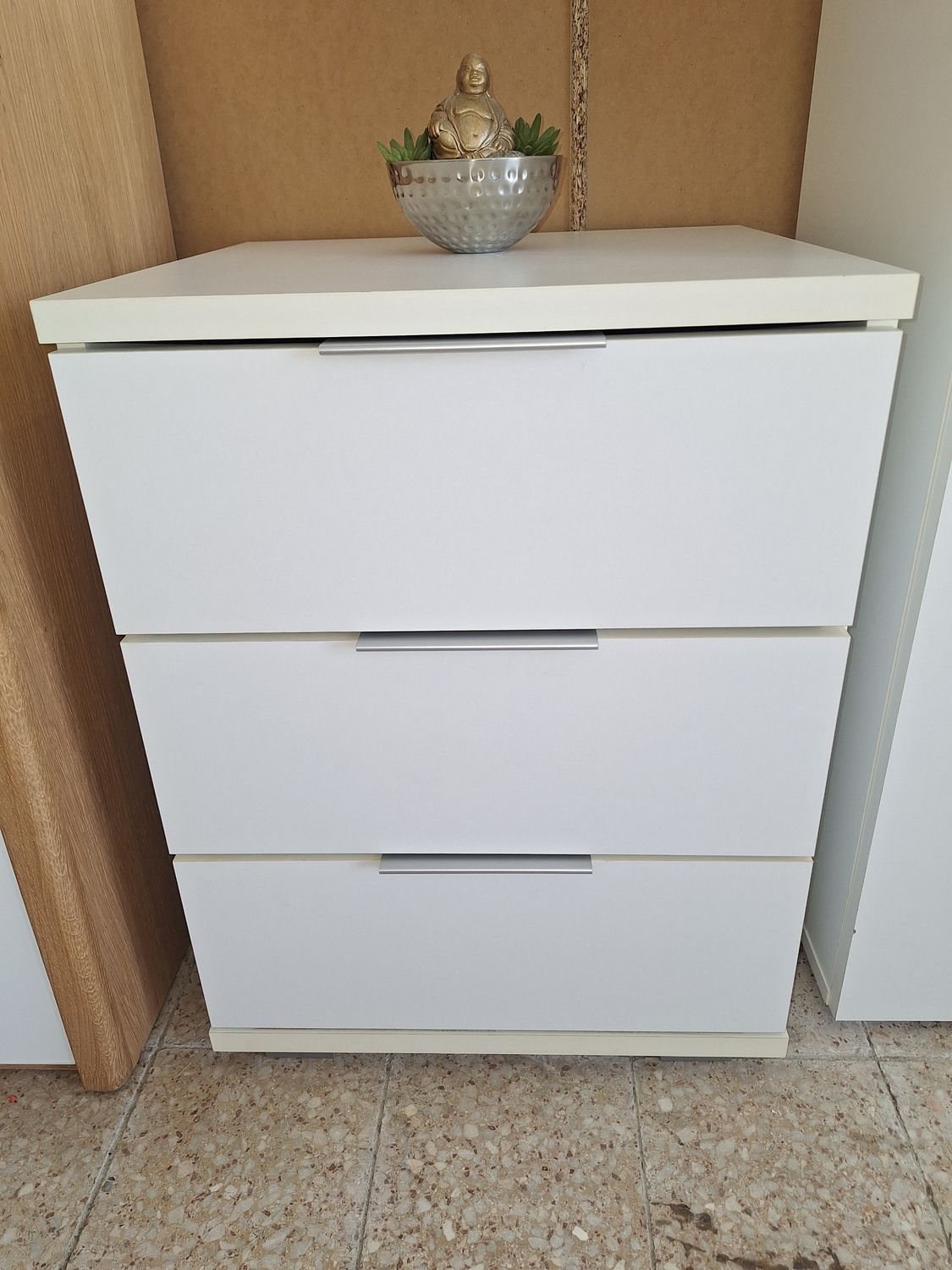 3 fiókos éjjeli szekrény fehér matt