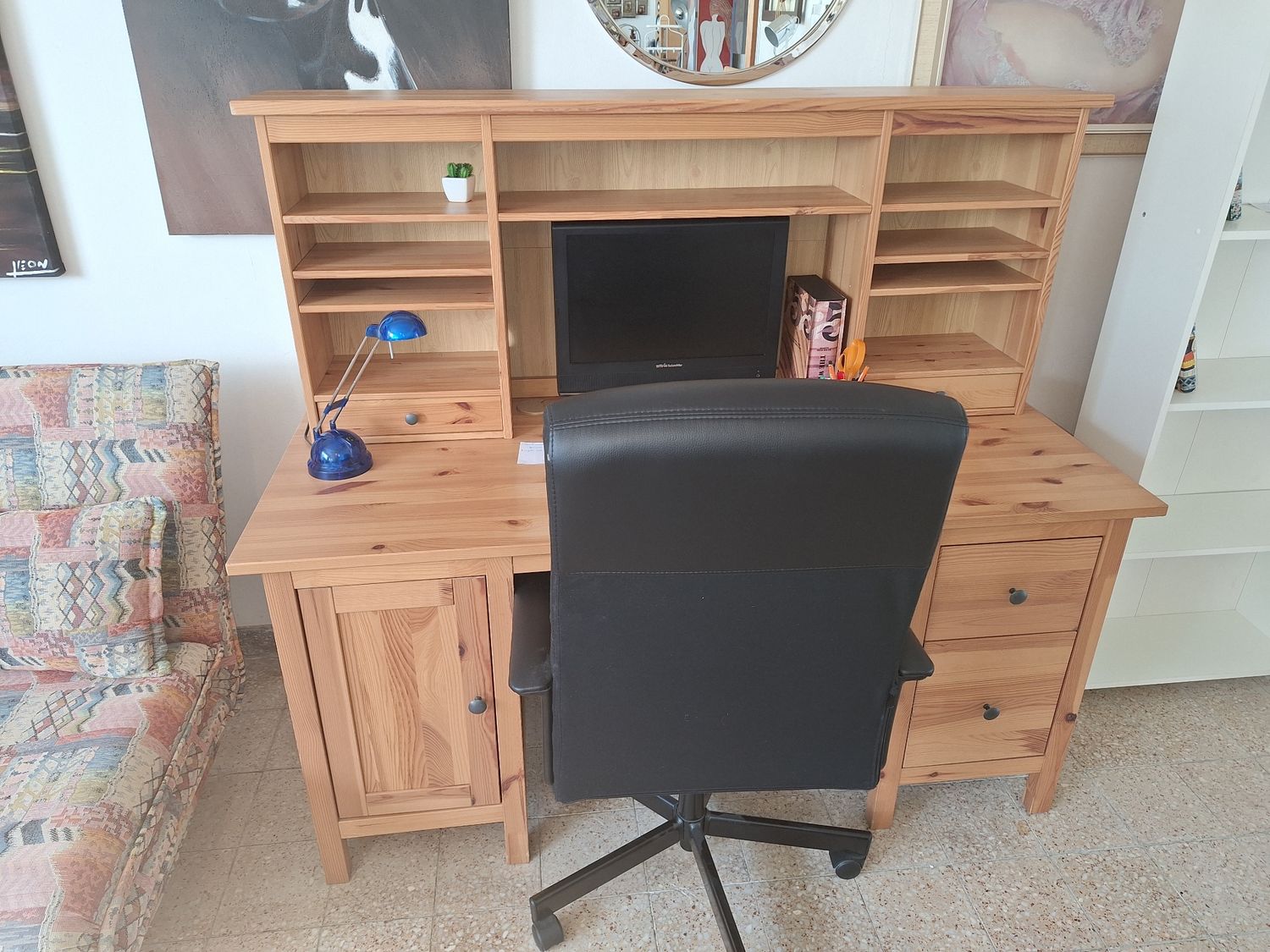Ikeás Hemnes fiókos íróasztal tömör fenyőfa + kiegészítő modullal