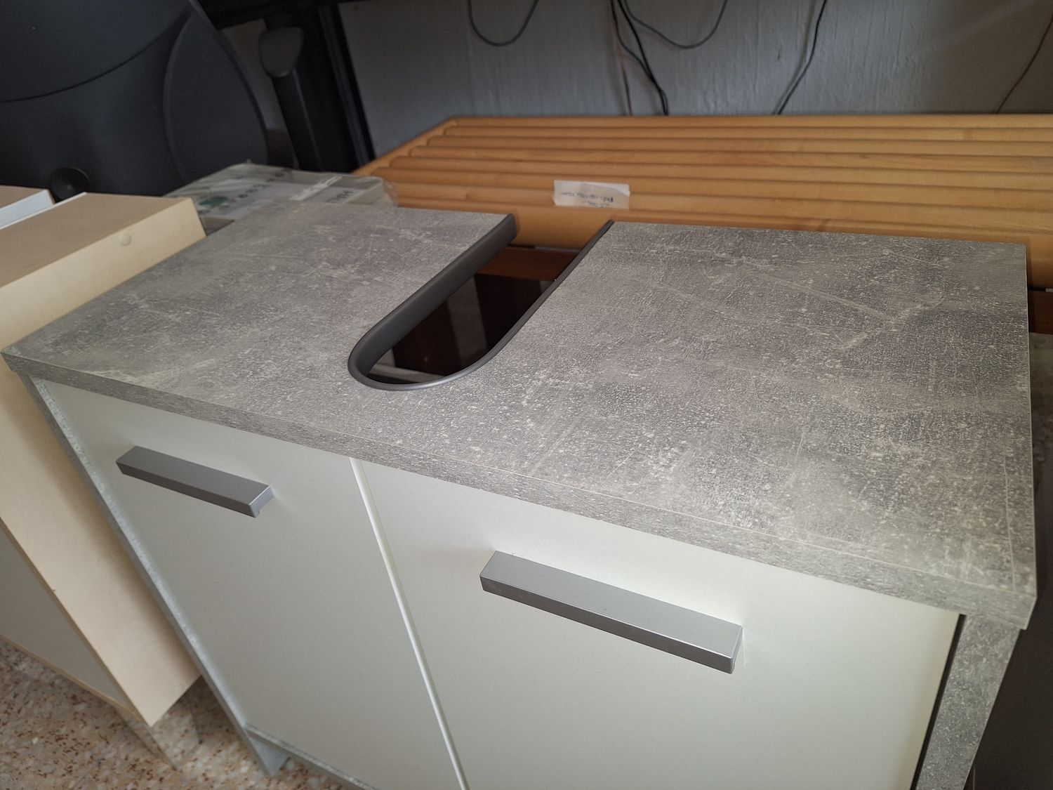 Beton hatású / fehér mosdó alá szekrény 2 ajtós