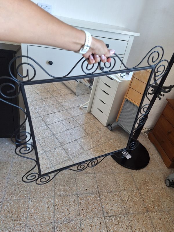 Ikeás fémkeretes dekoratív tükör négyzet alakú Ikeás fémkeretes dekoratív tükör négyzet alakú