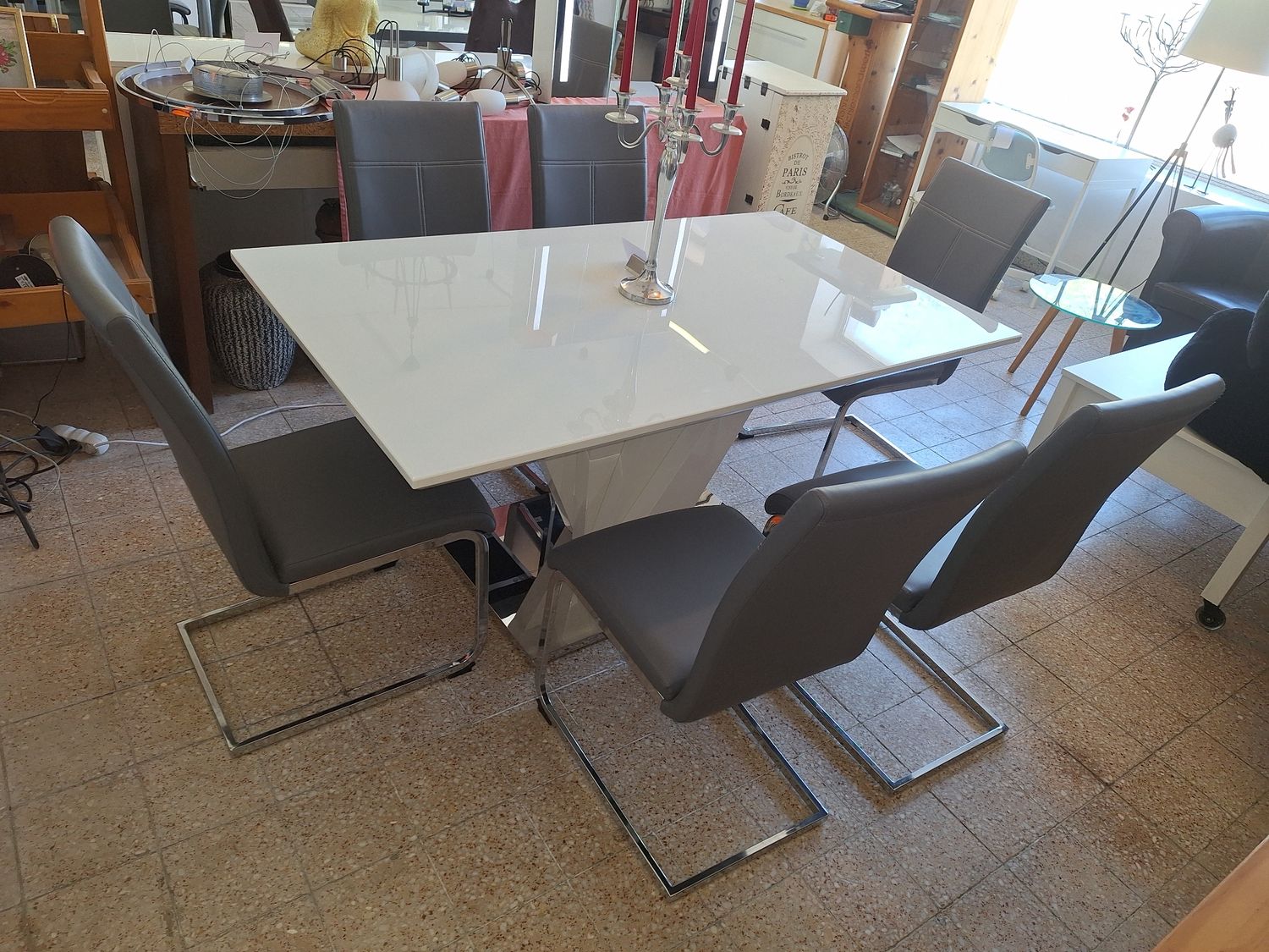 Gyönyörűszép modern elegáns fehér magasfényű étkező asztal 6db szánkótalpas székkel