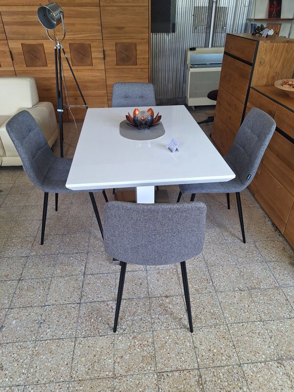 Modern étkező asztal szett 4db kárpítozott székkel