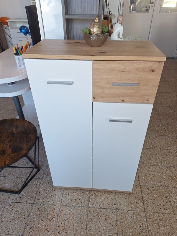 Modern tölgyfamintás komód – praktikus tárolás  