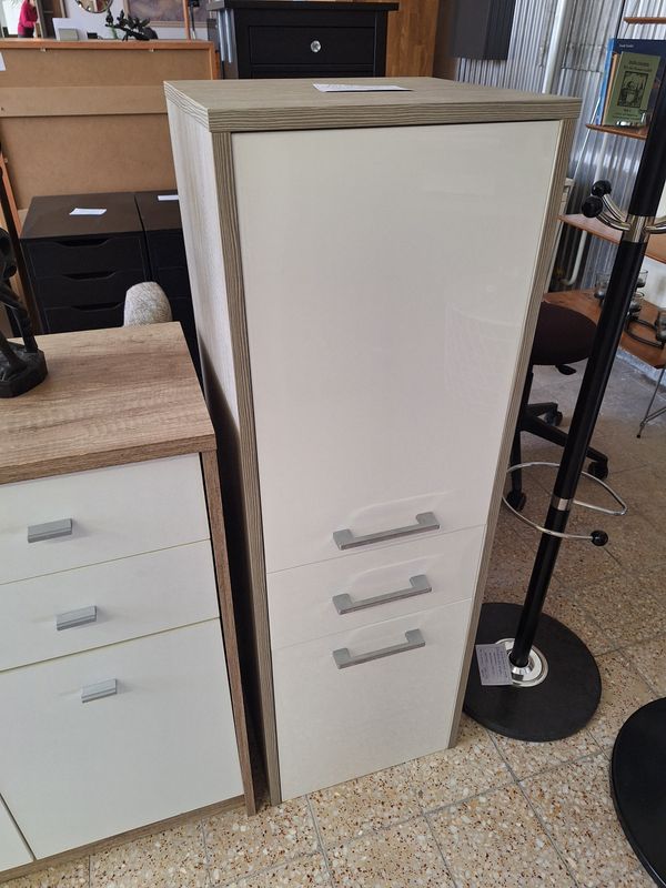 Falra akaszhatós fehér magasfényű fürdőszoba szekrény