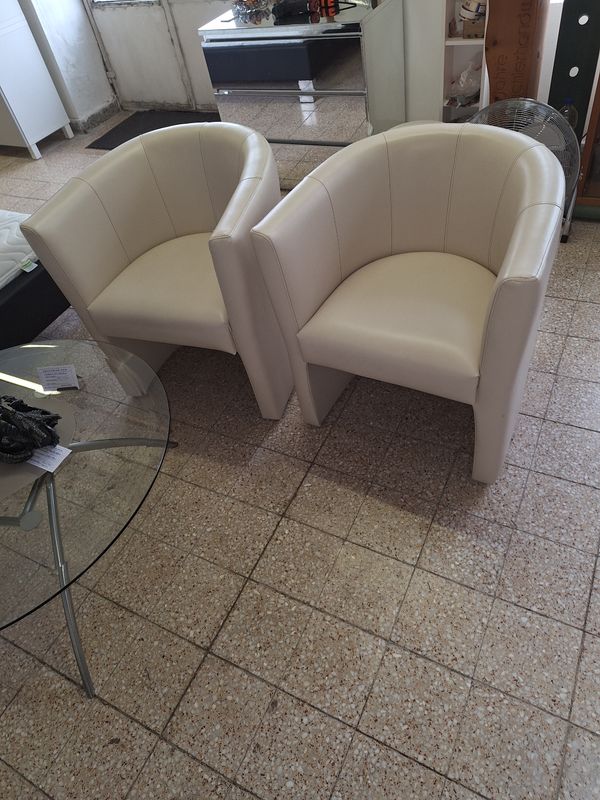 Kényelmes műbőr fotelek bézs kagyló 