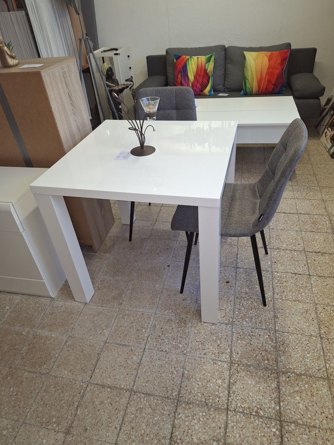 Modern fehér magasfényű étkező asztal Modern fehér magasfényű étkező asztal