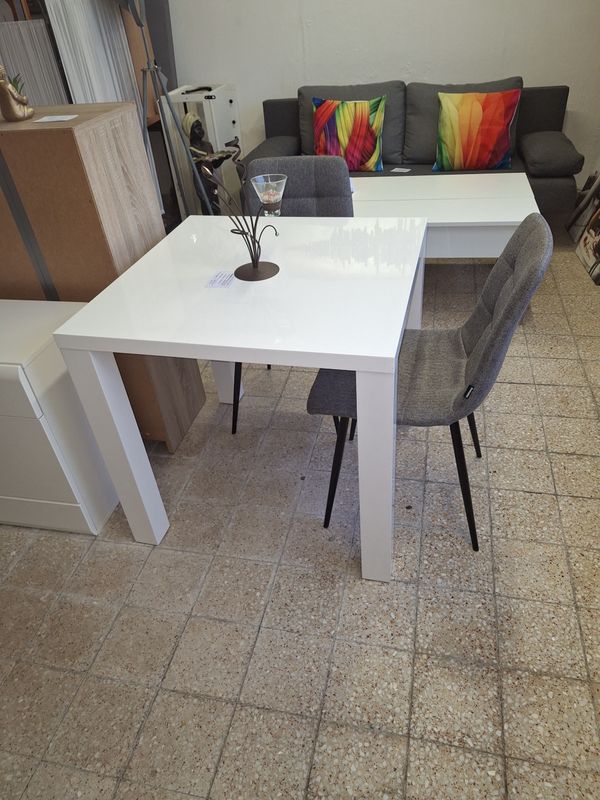 Modern fehér magasfényű étkező asztal