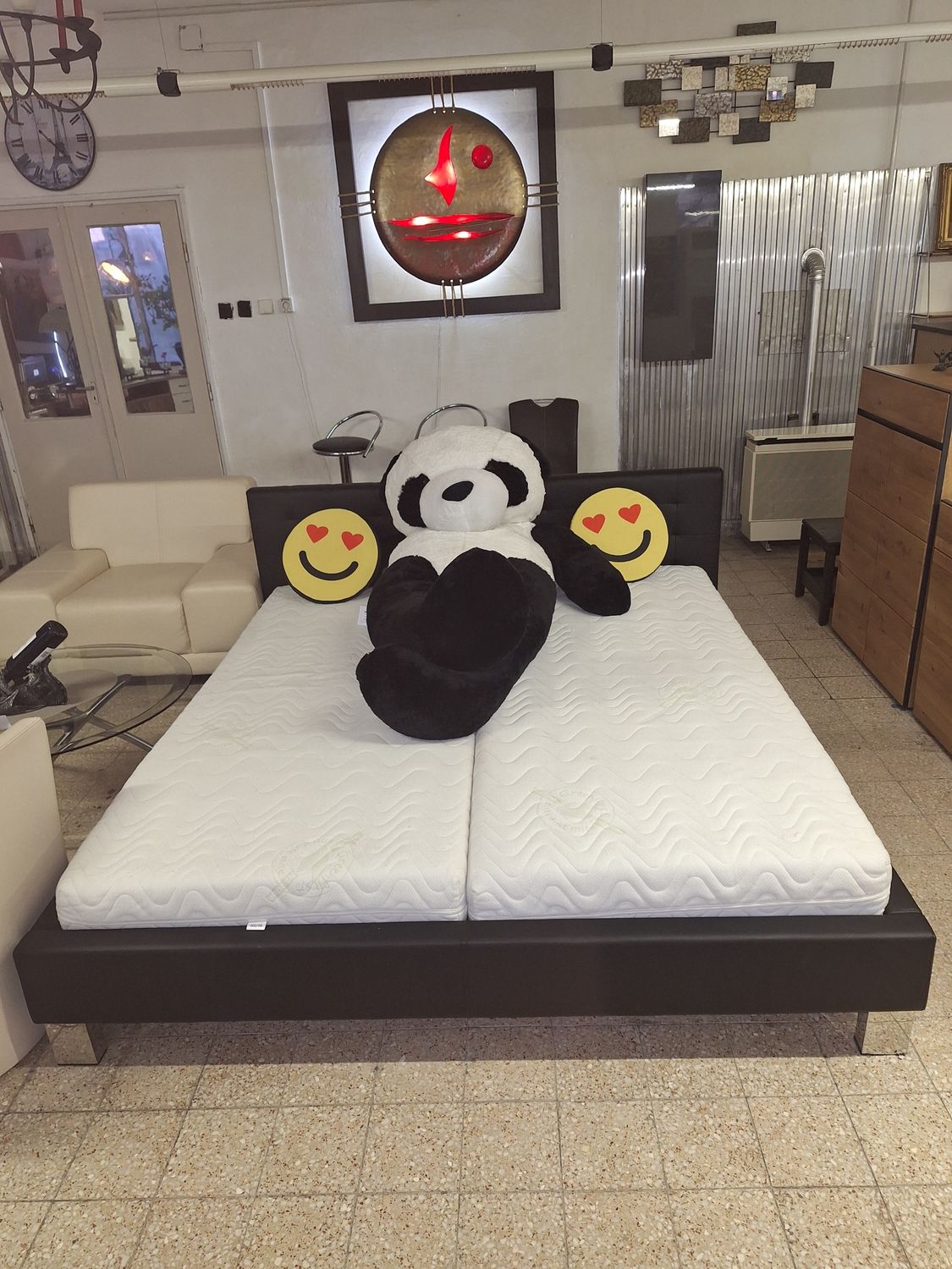 180x200cm franciaágy matracokkal műbőr fekete