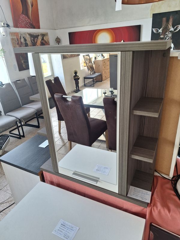 Tükrös fali fürdőszobai szekrény polcos