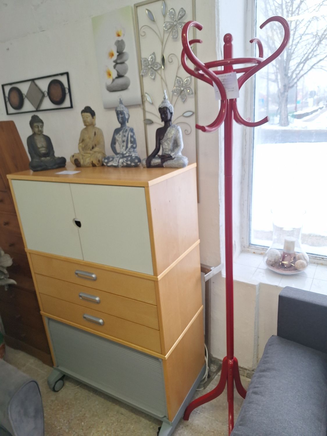 Thonet jellegű piros fogas kb. 180cm magas Thonet jellegű piros fogas kb. 180cm magas