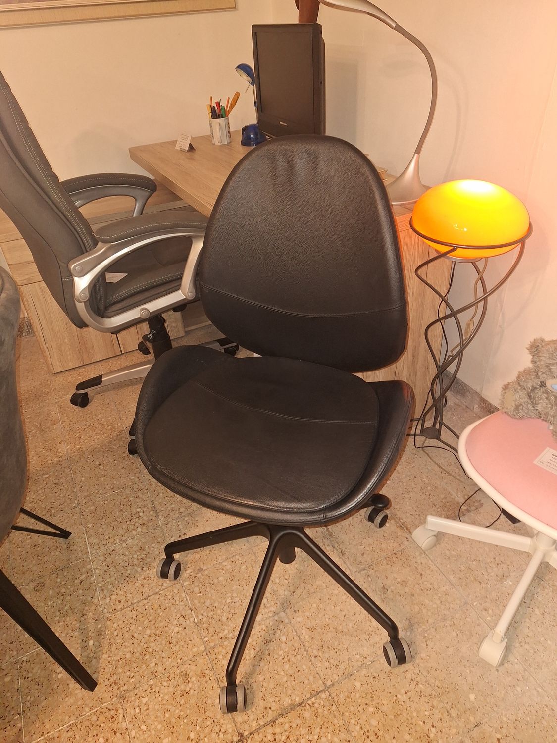 Ikeás irodai forgó szék állítható magasságú műbőr