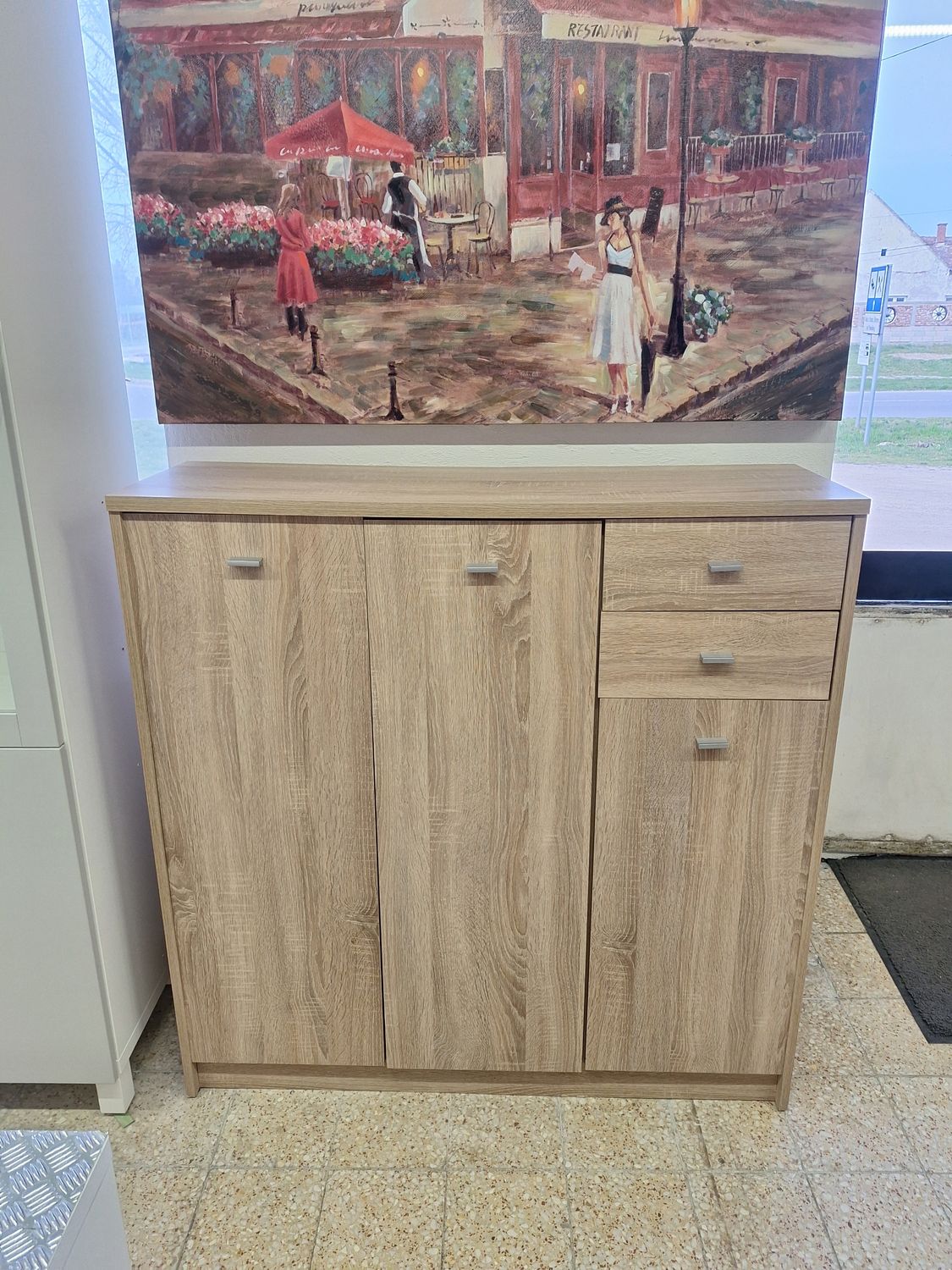 Sonoma tölgyfamintás 3 ajtós 2 fiókos polcos komód