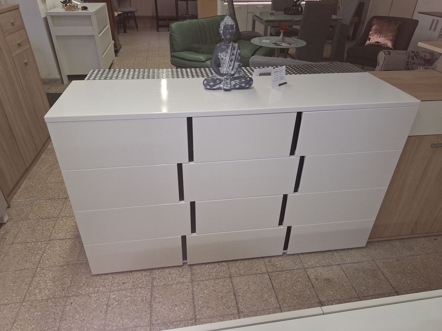 Modern fehér magasfényű komód 4 fiókos 2 ajtós + polc