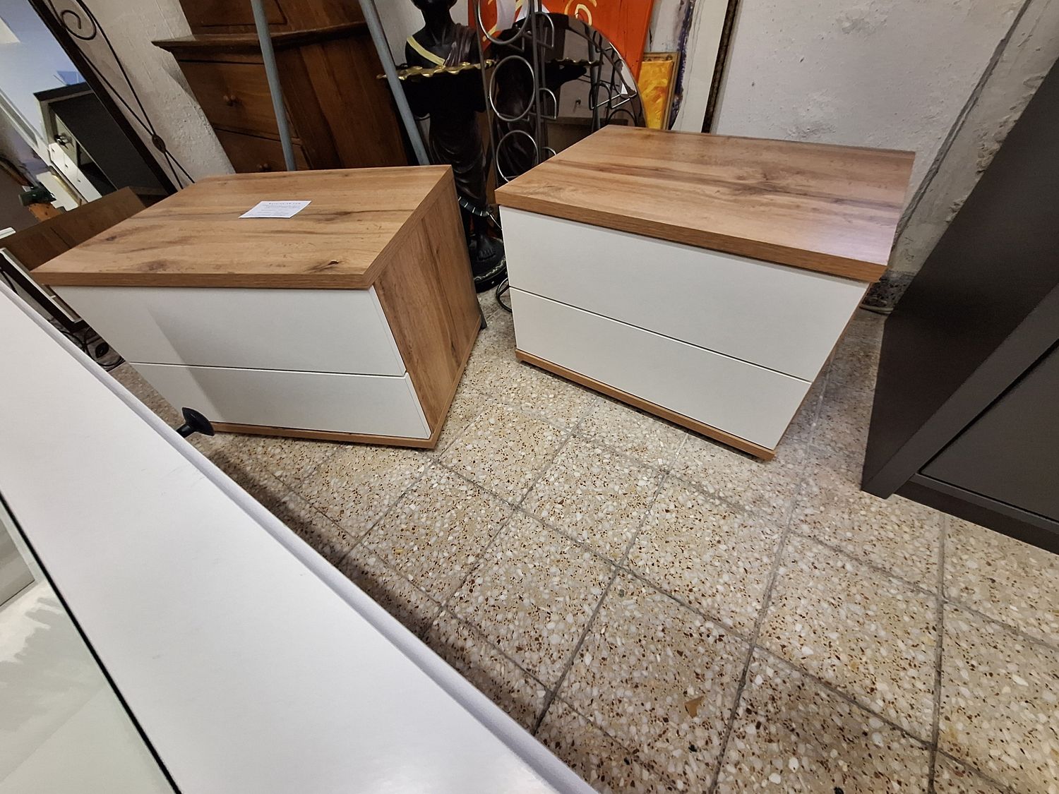 Modern tölgyfamintás éjjeli szekrény szett 2 fiókos