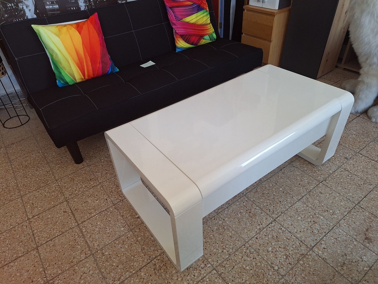 Modern fehér magasfényű kanapé/ dohányzó asztal tárolóval