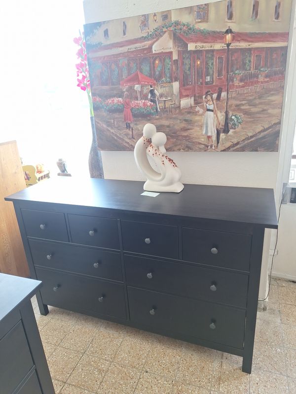 Ikeás Hemnes 8 fiókos komód feketére pácolt