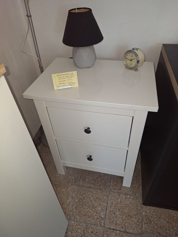 Ikeás Hemnes 2 fiókos éjjeli szekrény fehér lakkozott